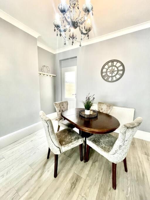 Spacious Modern Victorian House In Rochester Wainscot Extérieur photo