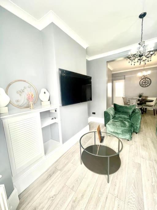 Spacious Modern Victorian House In Rochester Wainscot Extérieur photo