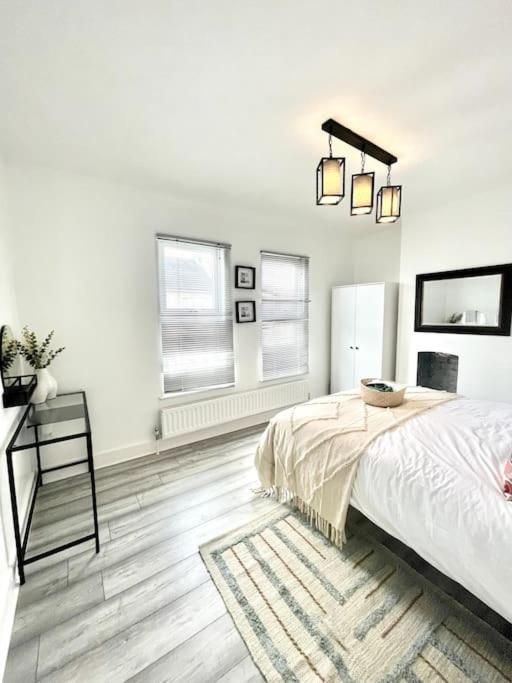 Spacious Modern Victorian House In Rochester Wainscot Extérieur photo